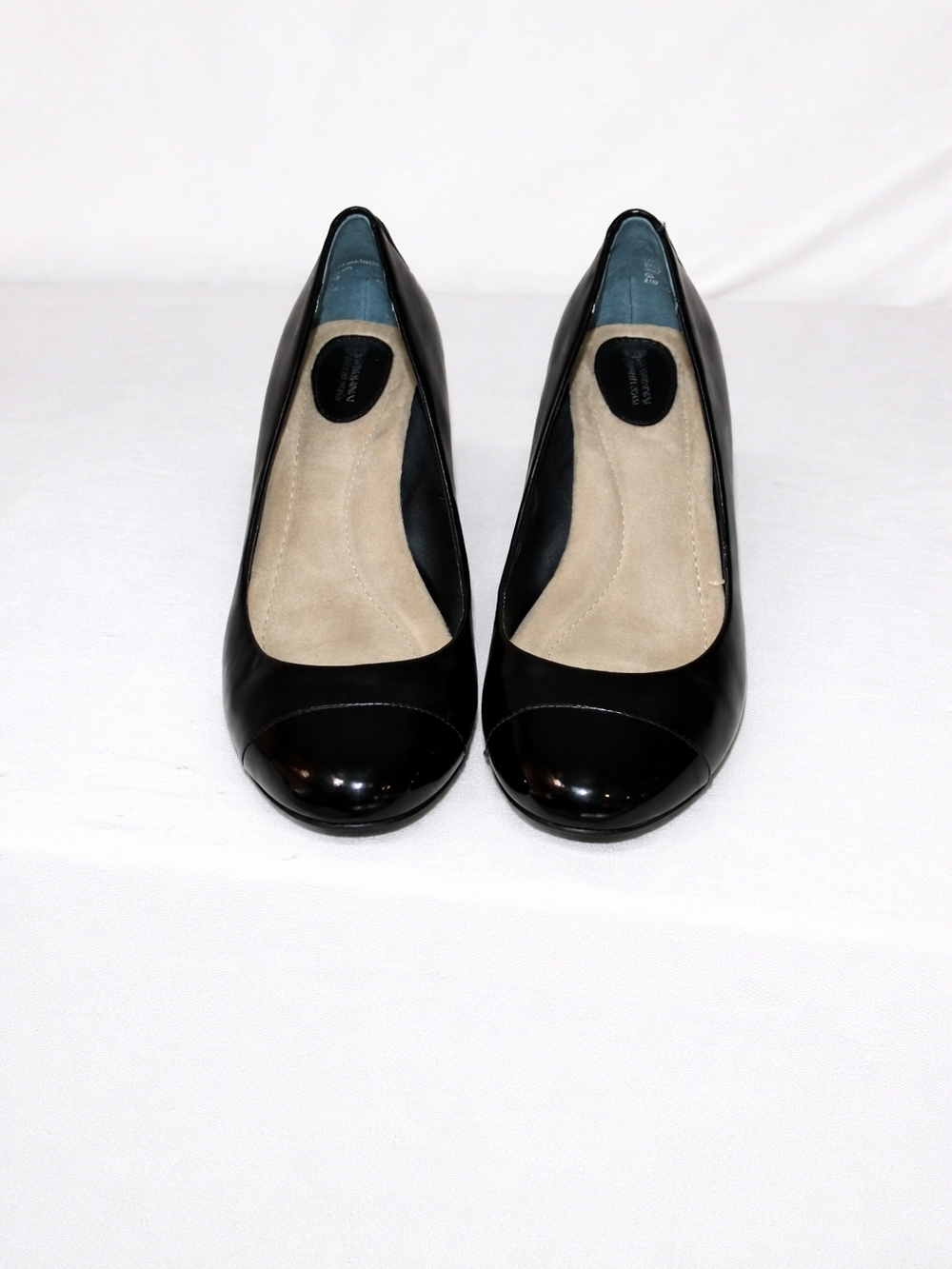 Giani Bernini Black Leather Ballet Flats with Patent Cap Toe - Picture 4 of 5